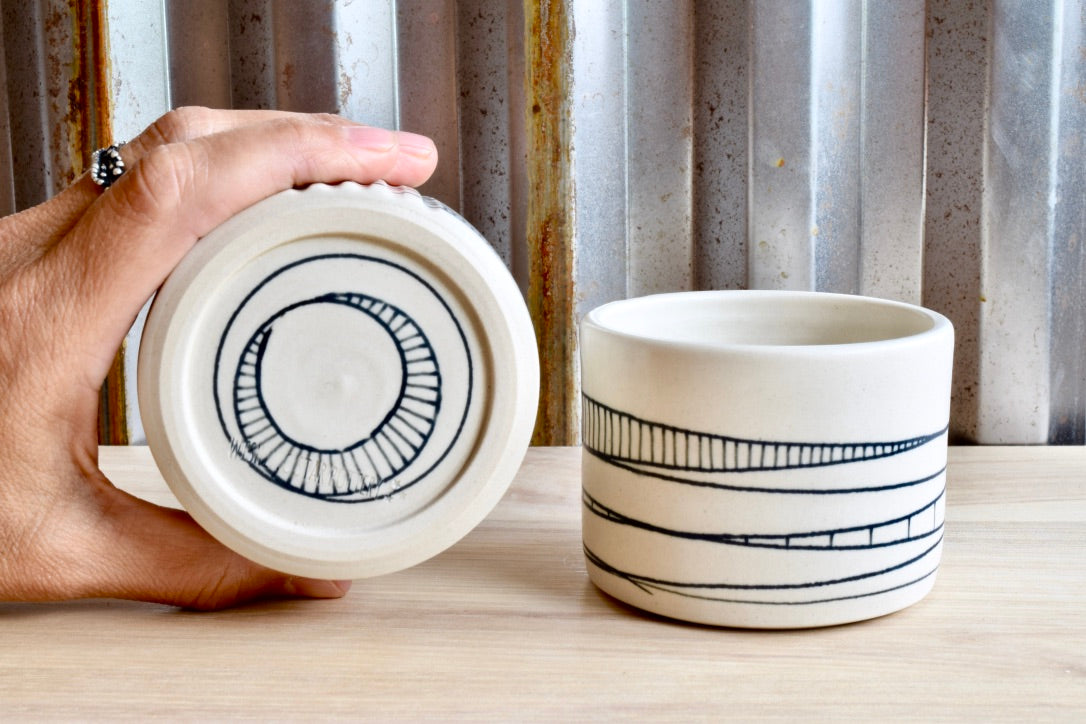 Wandering Lines Sipper Set